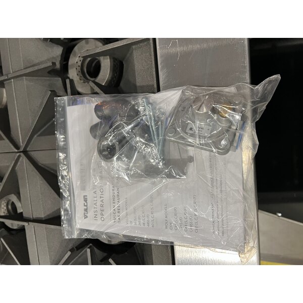 Scratch and Dent Vulcan 24S-4BN Endurance Natural Gas 4 Burner 24" Range with Standard Oven Base - 143,000 BTU