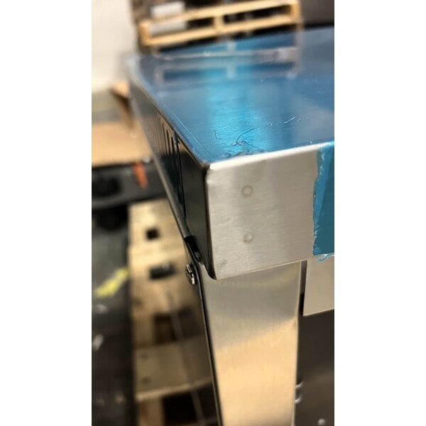 Scratch and Dent Avantco CHSME32M 32" Electric Countertop Cheese Melter - 208/240V, 2290/3050W