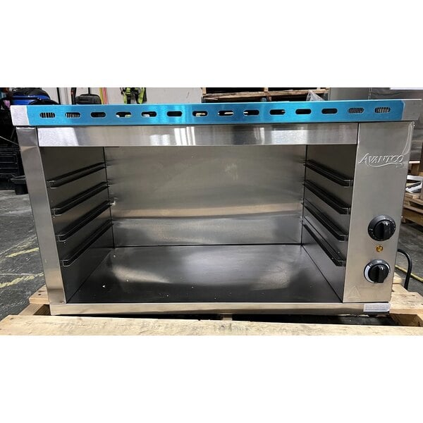 Scratch and Dent Avantco CHSME32M 32" Electric Countertop Cheese Melter - 208/240V, 2290/3050W