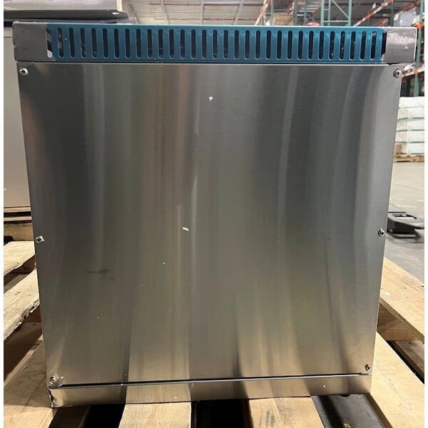 Scratch and Dent Avantco CHSME32M 32" Electric Countertop Cheese Melter - 208/240V, 2290/3050W