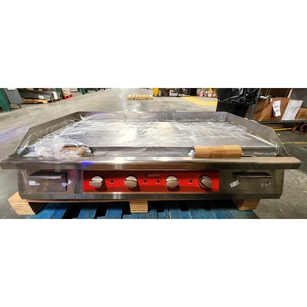 Scratch and Dent Avantco EG48N 48" Electric Countertop Griddle - 208/240V, 10482W-14000W