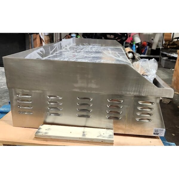 Scratch and Dent Avantco EG48N 48" Electric Countertop Griddle - 208/240V, 10482W-14000W