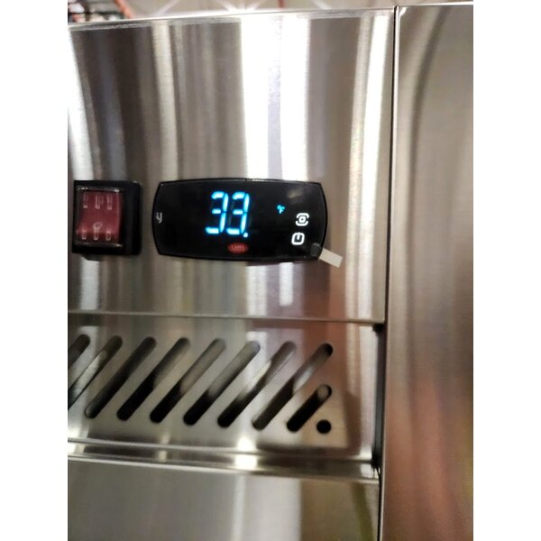 Scratch and Dent Avantco Z1-R-HC 29" Solid Door Stainless Steel Reach-In Refrigerator