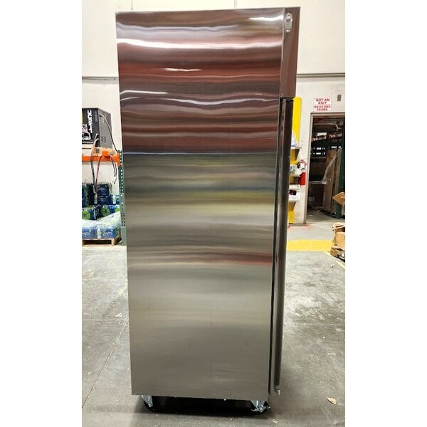 Scratch and Dent Avantco Z1-R-HC 29" Solid Door Stainless Steel Reach-In Refrigerator