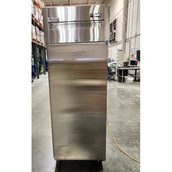 Scratch and Dent Avantco Z1-R-HC 29" Solid Door Stainless Steel Reach-In Refrigerator