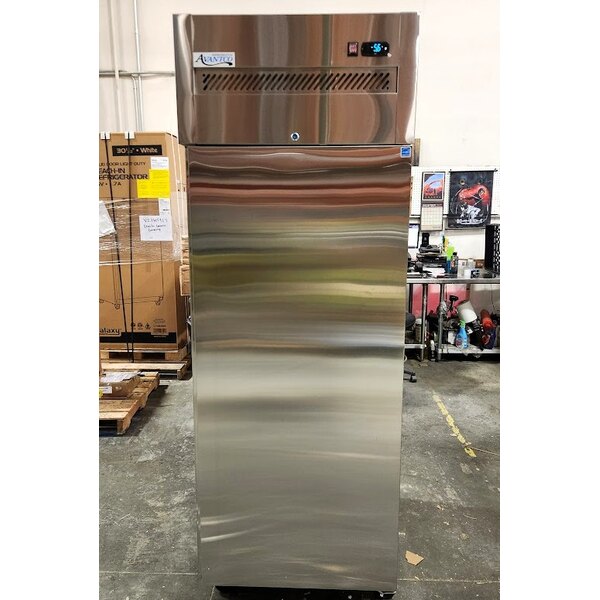 Scratch and Dent Avantco Z1-R-HC 29" Solid Door Stainless Steel Reach-In Refrigerator