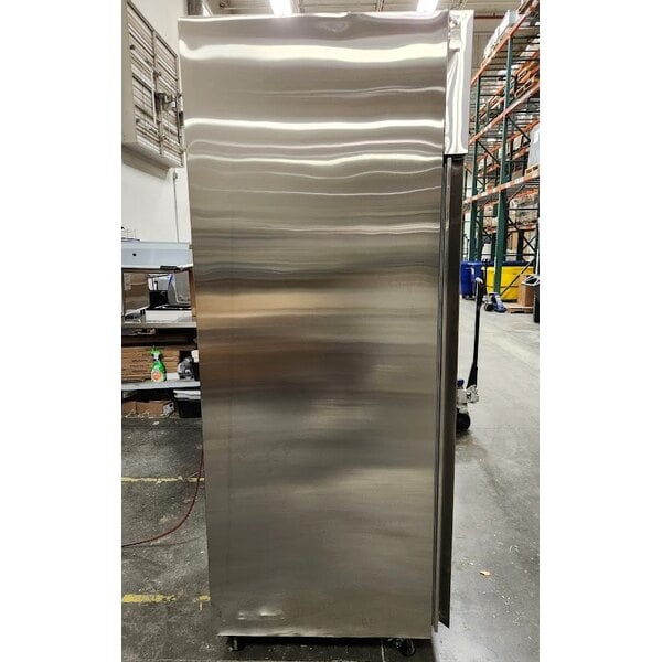 Scratch and Dent Avantco Z1-R-HC 29" Solid Door Stainless Steel Reach-In Refrigerator