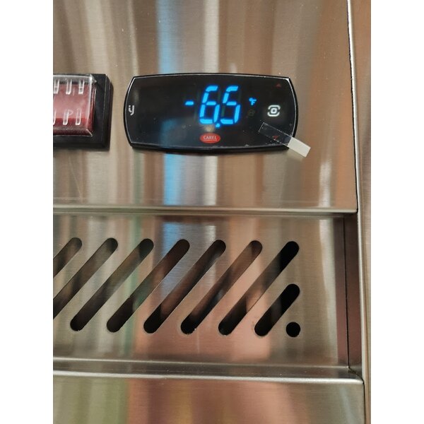 Scratch and Dent Avantco Z1-R-HC 29" Solid Door Stainless Steel Reach-In Refrigerator