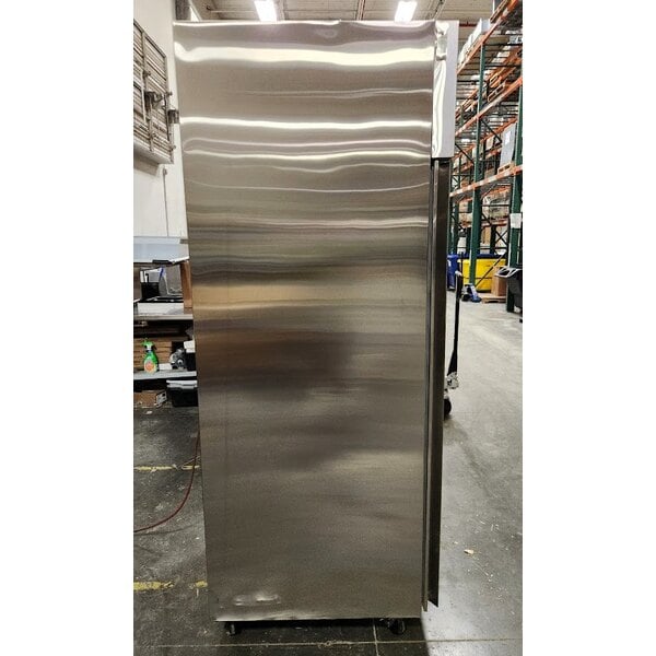 Scratch and Dent Avantco Z1-R-HC 29" Solid Door Stainless Steel Reach-In Refrigerator