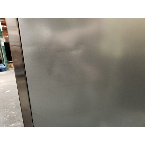 Scratch and Dent Avantco Z1-R-HC 29" Solid Door Stainless Steel Reach-In Refrigerator