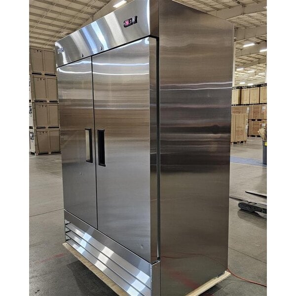 Scratch and Dent Avantco A-49R-HC 54" Solid Door Reach-In Refrigerator