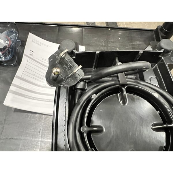 Scratch and Dent Vitamix 62824 Drink Machine Advance 2.3 hp Black Blender with 48 oz. Container - 120V