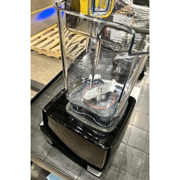 Scratch and Dent Vitamix 62824 Drink Machine Advance 2.3 hp Black Blender with 48 oz. Container - 120V