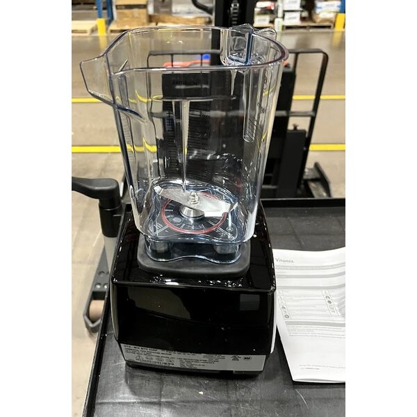 Scratch and Dent Vitamix 62824 Drink Machine Advance 2.3 hp Black Blender with 48 oz. Container - 120V