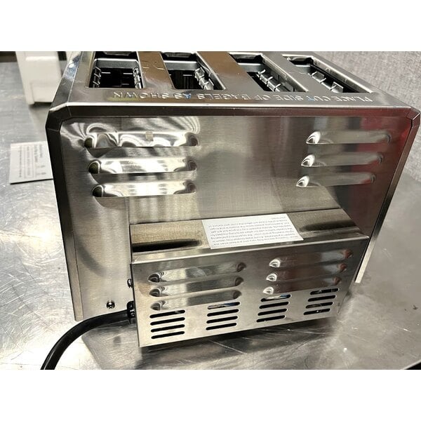 Scratch and Dent Avantco THD27208 Medium-Duty Bread/Bagel Switch 4-Slice Commercial Toaster with Wide 1 1/2" Slots - 208V