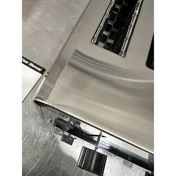 Scratch and Dent Avantco THD27208 Medium-Duty Bread/Bagel Switch 4-Slice Commercial Toaster with Wide 1 1/2" Slots - 208V