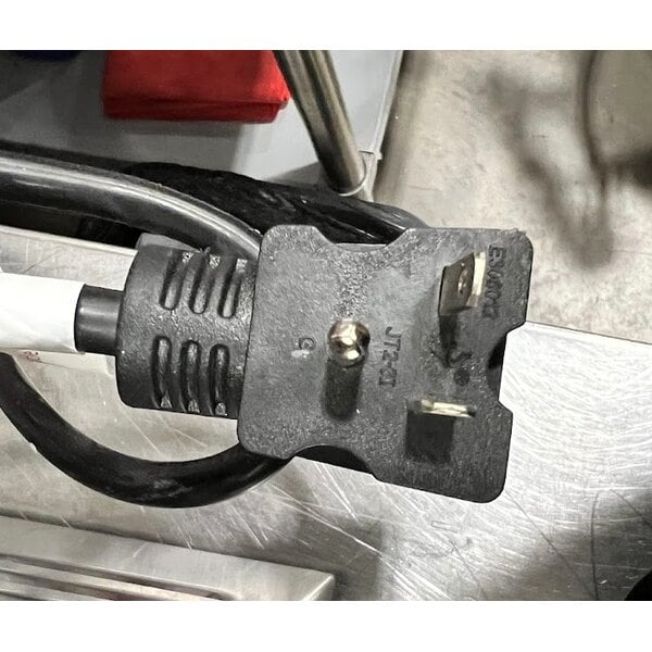 Scratch and Dent Avantco THD27208 Medium-Duty Bread/Bagel Switch 4-Slice Commercial Toaster with Wide 1 1/2" Slots - 208V