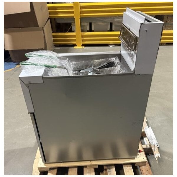 Scratch and Dent Dean by Frymaster GF40 Open Pot Natural Gas Floor Fryer 50 lb. - 122,000 BTU