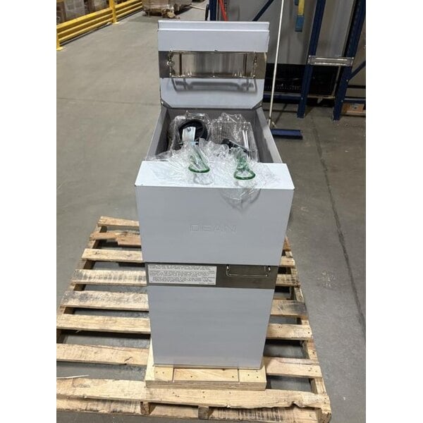 Scratch and Dent Dean by Frymaster GF40 Open Pot Natural Gas Floor Fryer 50 lb. - 122,000 BTU