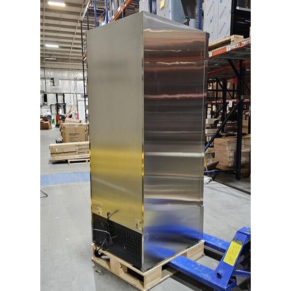 Scratch and Dent Avantco SS-1R-HC 29" Stainless Steel Solid Door Reach-In Refrigerator