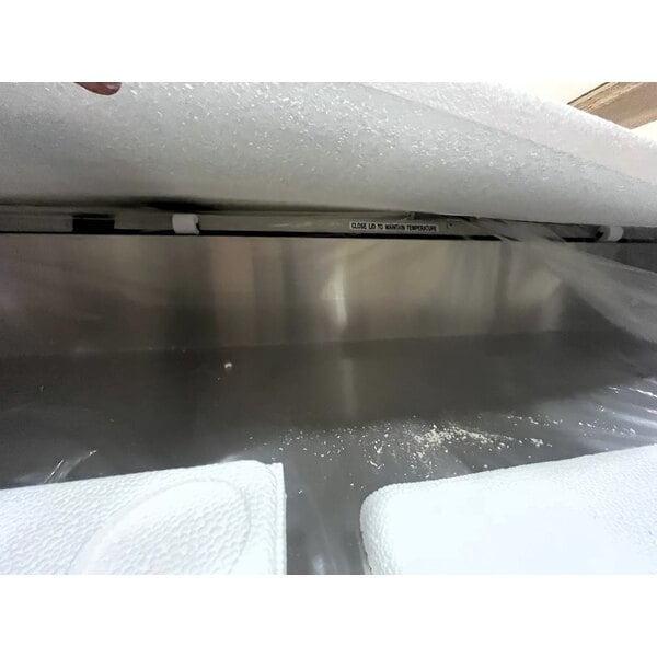 Scratch and Dent Avantco APPT-71-HC 71" 2 Door Refrigerated Pizza Prep Table