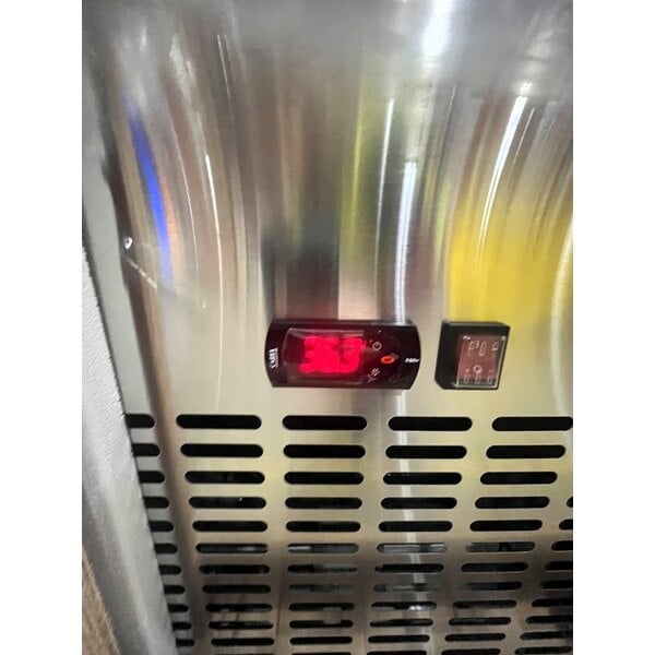 Scratch and Dent Avantco APPT-71-HC 71" 2 Door Refrigerated Pizza Prep Table