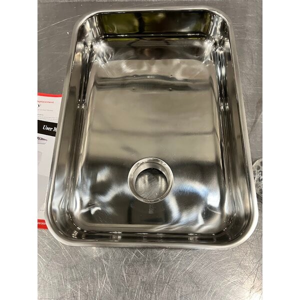 Scratch and Dent Avantco MG12R #12 Meat Grinder with Reverse Setting - 110V, 1 hp