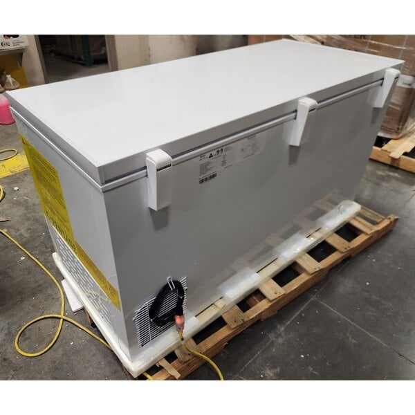 Scratch and Dent Galaxy CF16HC Commercial Chest Freezer - 15.9 cu. ft.