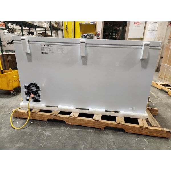 Scratch and Dent Galaxy CF16HC Commercial Chest Freezer - 15.9 cu. ft.