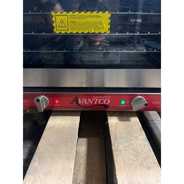 Scratch and Dent Avantco CO-16 Half Size Countertop Convection Oven, 1.5 Cu. Ft. - 120V, 1600W