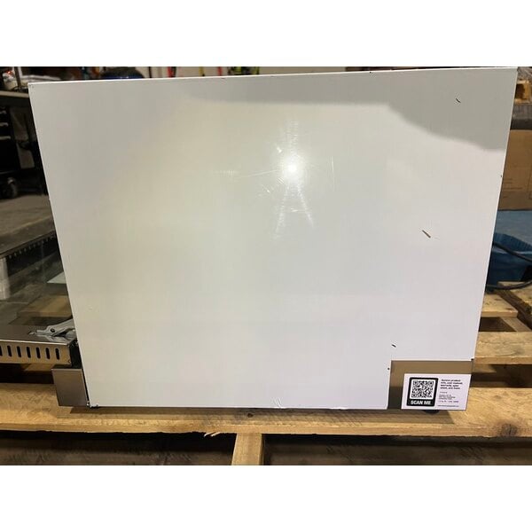 Scratch and Dent Avantco CO-16 Half Size Countertop Convection Oven, 1.5 Cu. Ft. - 120V, 1600W