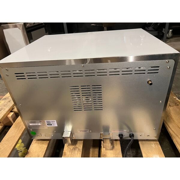 Scratch and Dent Avantco CO-16 Half Size Countertop Convection Oven, 1.5 Cu. Ft. - 120V, 1600W