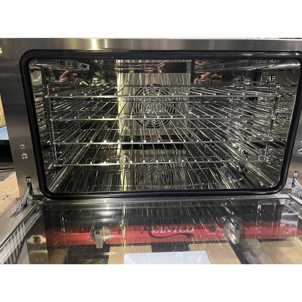 Scratch and Dent Avantco CO-16 Half Size Countertop Convection Oven, 1.5 Cu. Ft. - 120V, 1600W