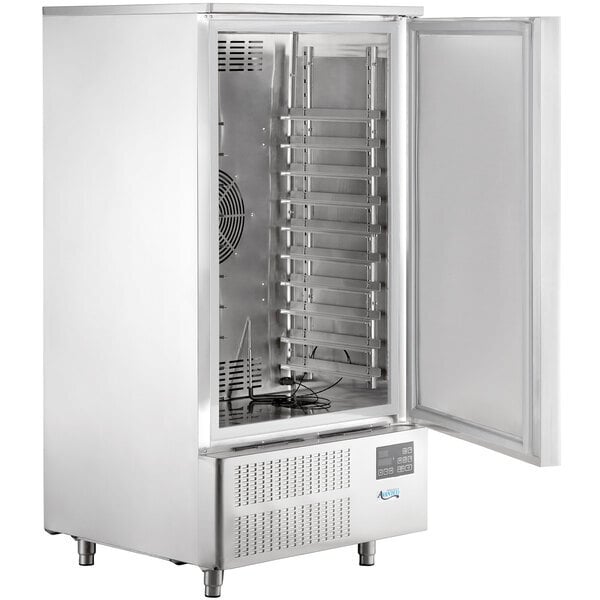 Scratch and Dent Avantco SF-10 31" Reach-In Blast Chiller / Freezer 88 lb. / 77 lb.