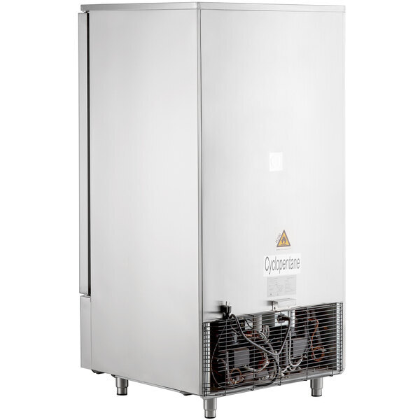 Scratch and Dent Avantco SF-10 31" Reach-In Blast Chiller / Freezer 88 lb. / 77 lb.