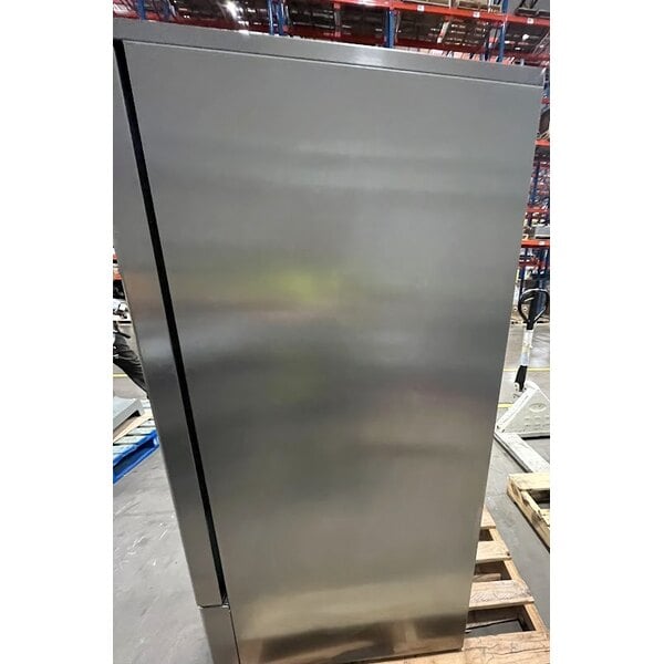 Scratch and Dent Avantco SF-10 31" Reach-In Blast Chiller / Freezer 88 lb. / 77 lb.