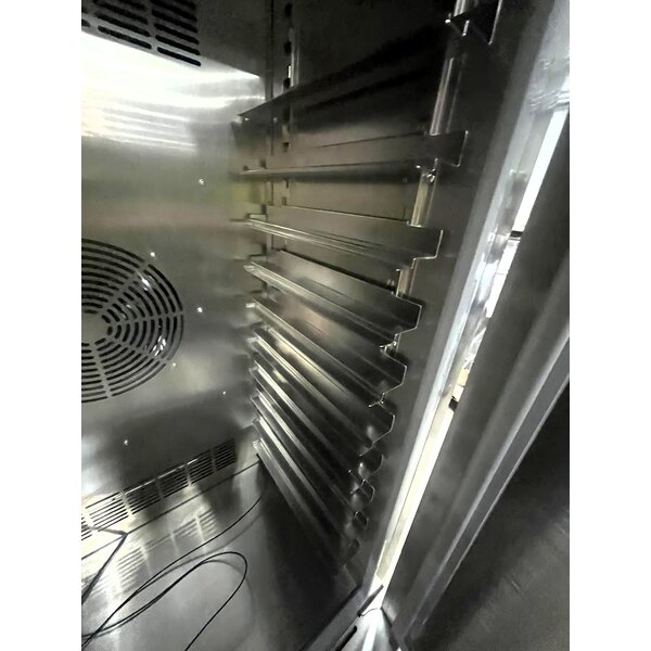 Scratch and Dent Avantco SF-10 31" Reach-In Blast Chiller / Freezer 88 lb. / 77 lb.