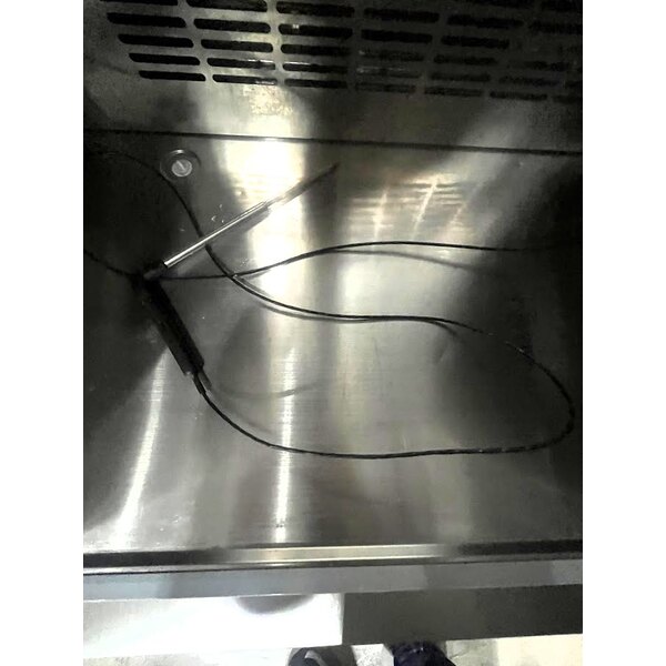 Scratch and Dent Avantco SF-10 31" Reach-In Blast Chiller / Freezer 88 lb. / 77 lb.