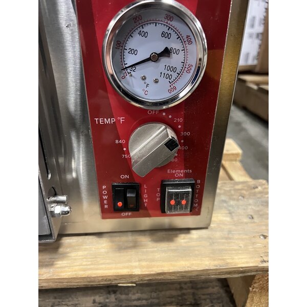 Scratch and Dent Avantco DPO-18-S Single Deck Countertop Pizza/Bakery Oven - 1700W, 120V