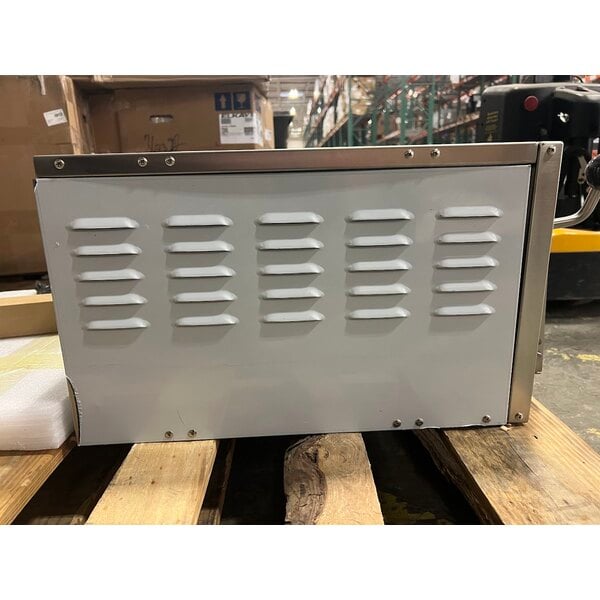 Scratch and Dent Avantco DPO-18-S Single Deck Countertop Pizza/Bakery Oven - 1700W, 120V