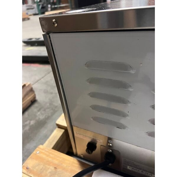 Scratch and Dent Avantco DPO-18-S Single Deck Countertop Pizza/Bakery Oven - 1700W, 120V