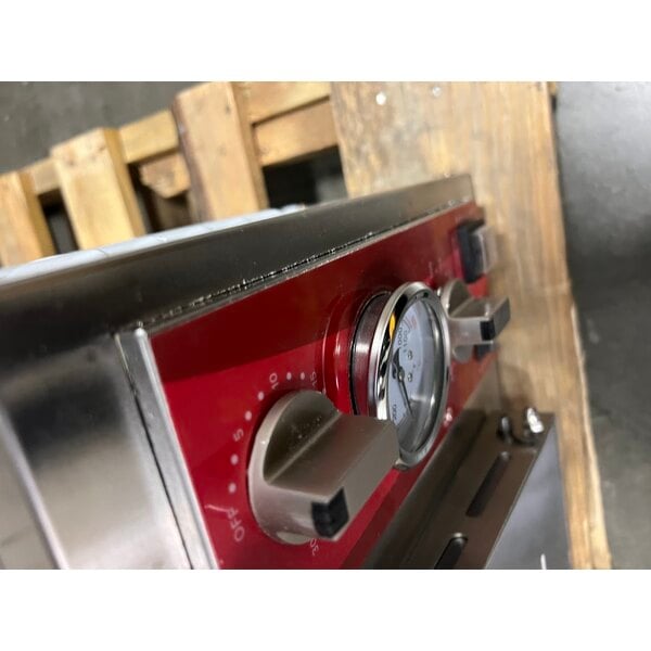 Scratch and Dent Avantco DPO-18-S Single Deck Countertop Pizza/Bakery Oven - 1700W, 120V