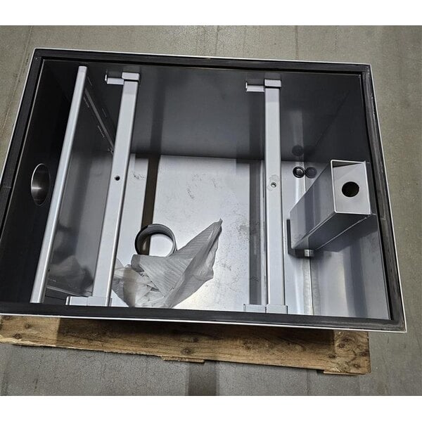 Scratch and Dent Regency 100 lb. 50 GPM Grease Trap with 4" Non-Threaded Connections - PDI Certified