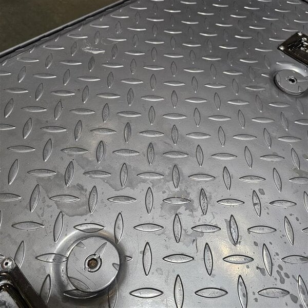 Scratch and Dent Regency 100 lb. 50 GPM Grease Trap with 4" Non-Threaded Connections - PDI Certified