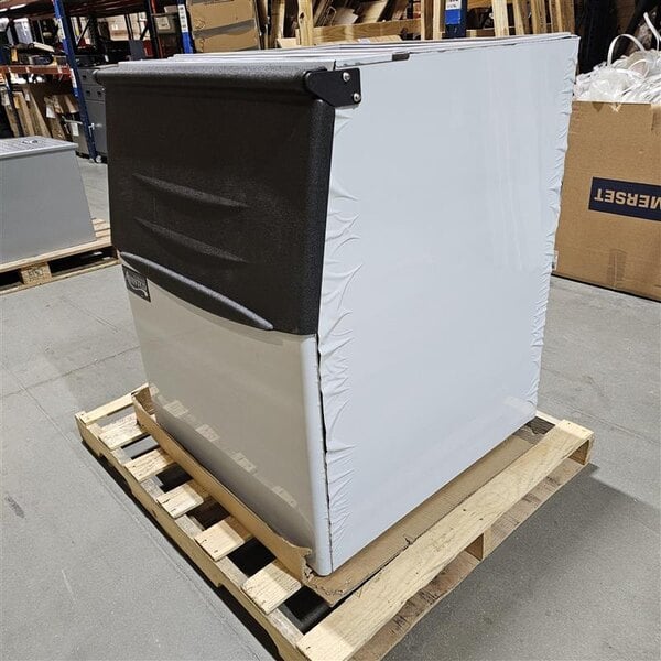 Scratch and Dent Avantco Ice BIN27530 30" Ice Storage Bin - 375 lb.