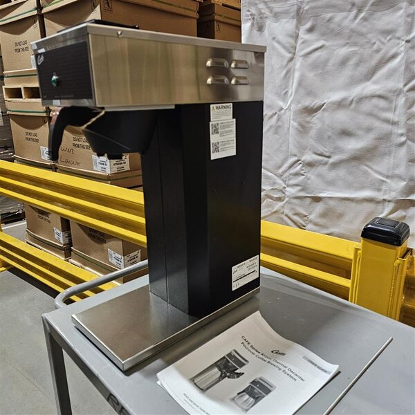 Scratch and Dent Curtis CAFE0AP10A000 Pourover 2.2 Liter Airpot Coffee Brewer - 120V