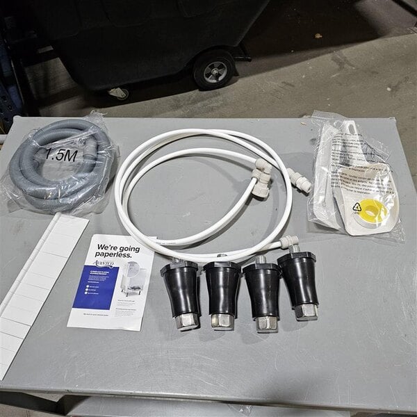 Scratch and Dent Avantco Ice UC-B-77-A 14 13/16" Air Cooled Undercounter Bullet Ice Machine - 96 lb.