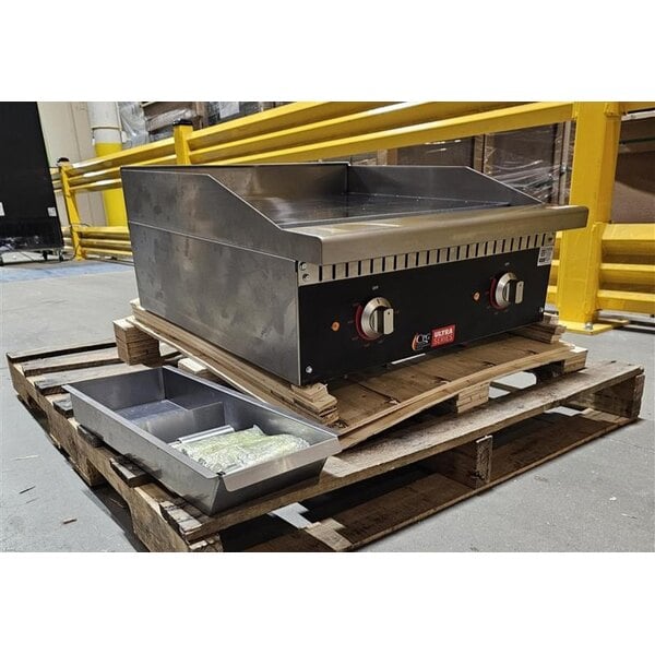 Scratch and Dent Cooking Performance Group GU-CPG-24-M Ultra Series 24" Chrome Plated Electric Countertop Griddle - 6,000W / 8,000W, 208 / 240V