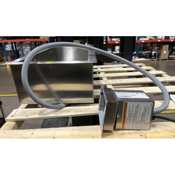 Scratch and Dent Alto-Shaam 100-HW/D643 4/3 Size 1 Pan Drop-In Hot Food Well for 6" Deep Pans - 120V