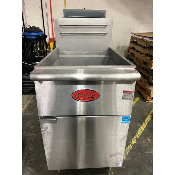 Scratch and Dent Avantco F5-ES-N 65-70 lb. Natural Gas Stainless Steel Floor Fryer - 100,000 BTU